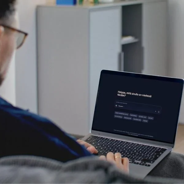 Pienyrittaja kayttaa tekoalya apunaan tyopaivan aikan 1